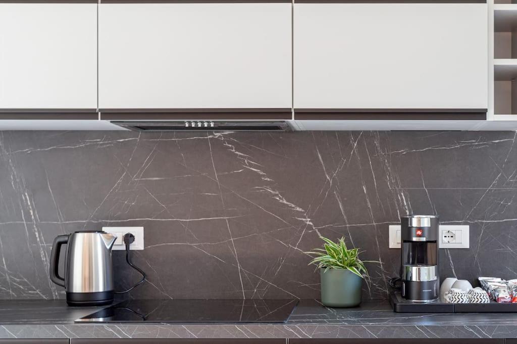 Stylish Apartment - Casa Leone - Center Trieste Bagian luar foto