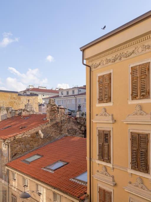 Stylish Apartment - Casa Leone - Center Trieste Bagian luar foto