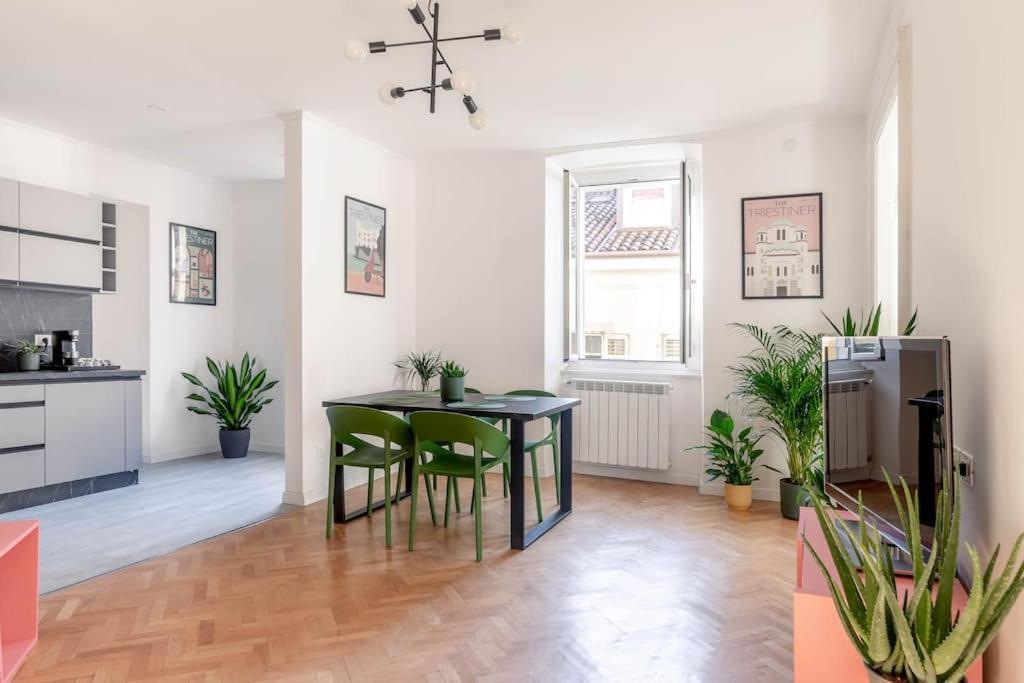 Stylish Apartment - Casa Leone - Center Trieste Bagian luar foto